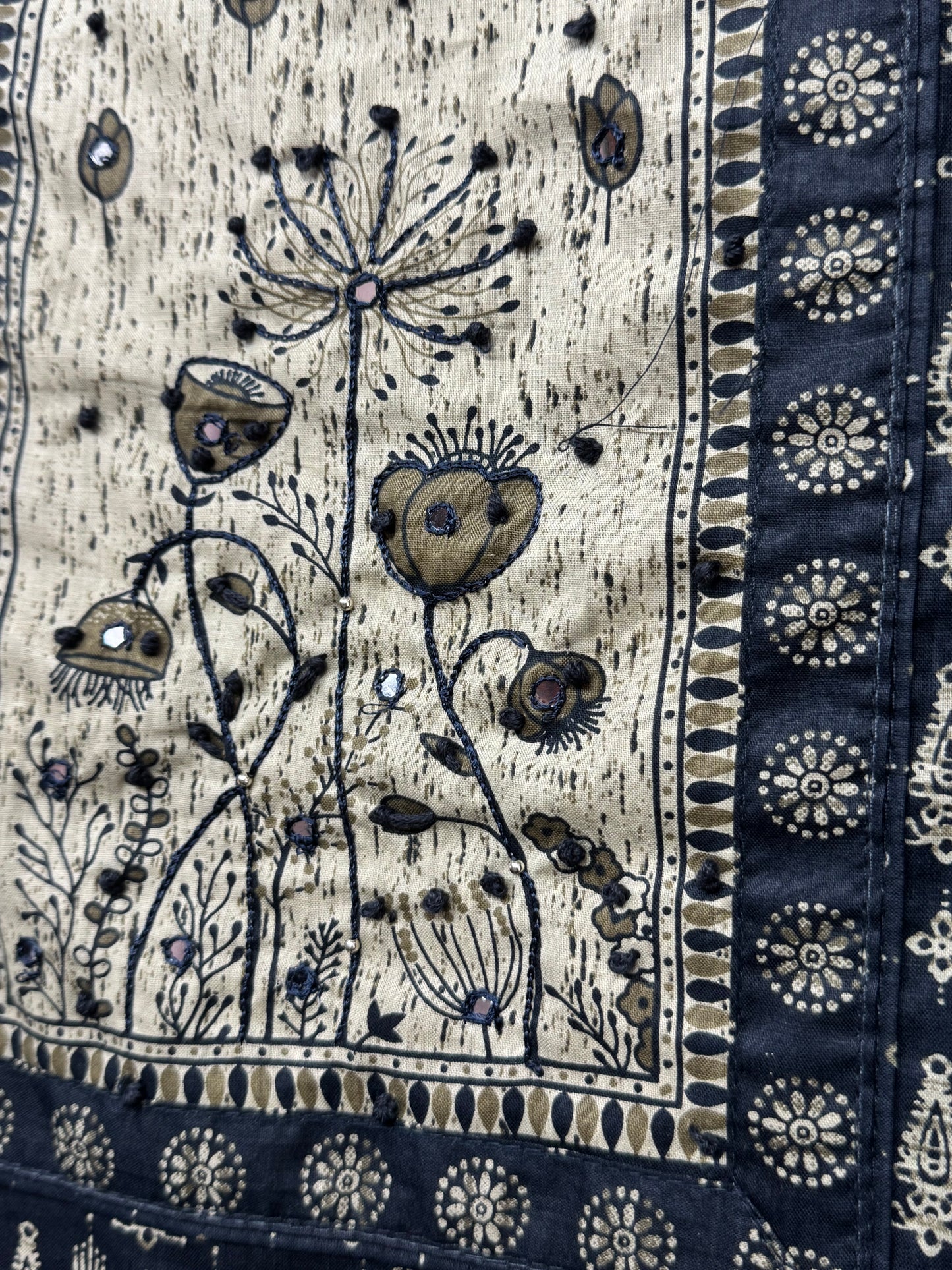 Cotton Suit with thread Designing