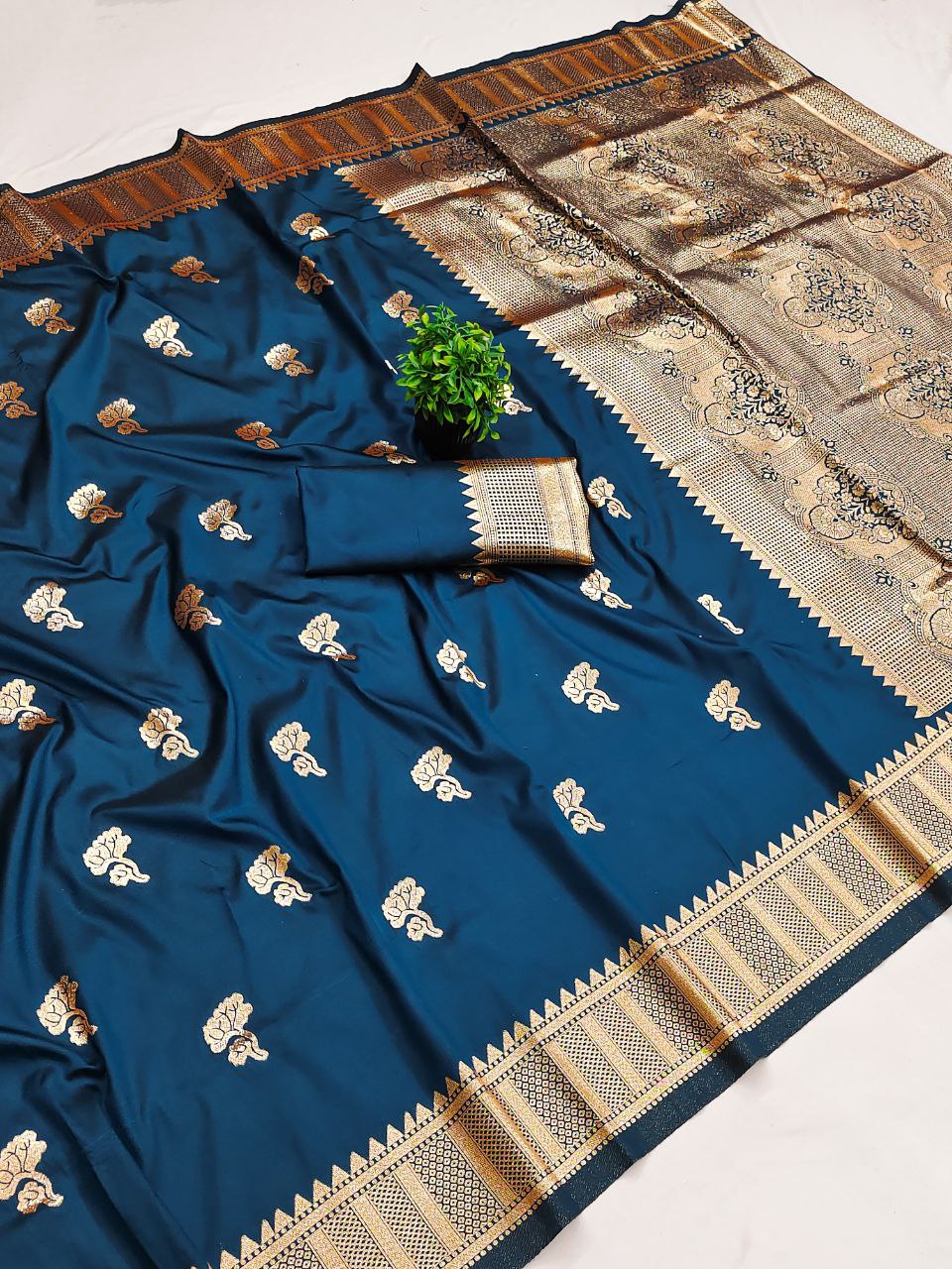 Banarsi Weaving Saree