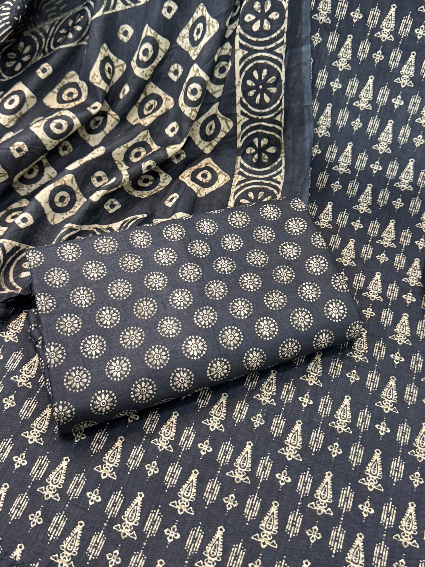Cotton Suit with thread Designing