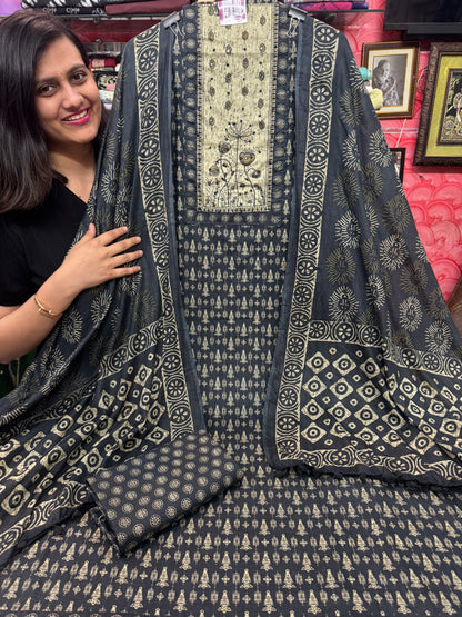 Cotton Suit with thread Designing